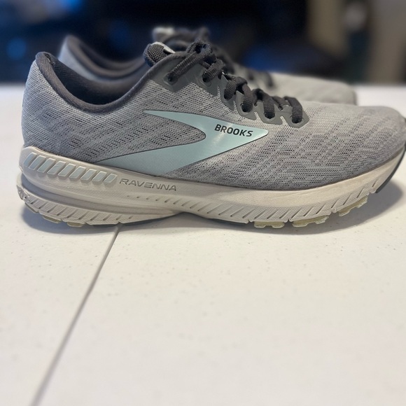 Brooks Gray Athletic Shoes - Picture 4 of 8